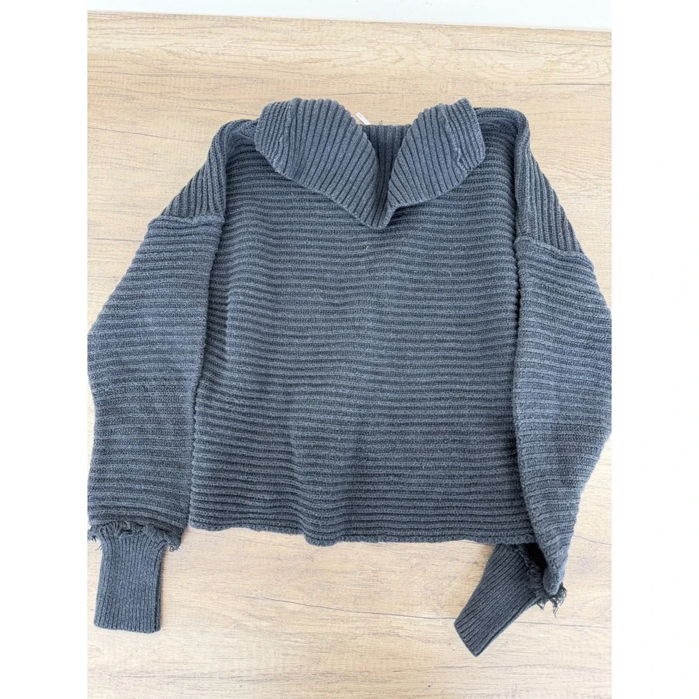 Free People Charcoal Grey Ribbed V-Neck Distressed Pullover Sweater Womens XS